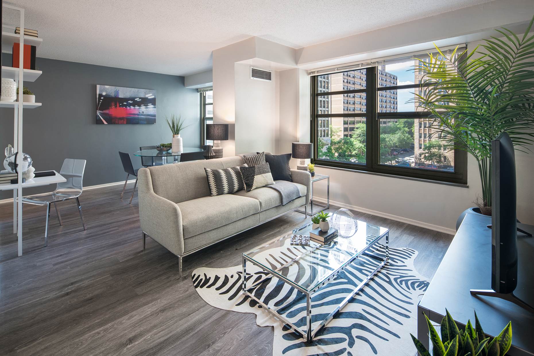 to Twin Towers Hyde Park Apartments Chicago IL